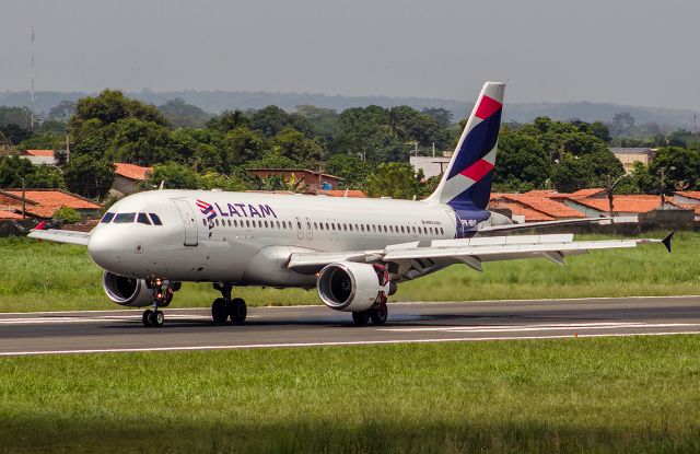 Airbus A320 (PR-MHE)