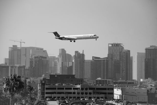 McDonnell Douglas MD-80 (N804WA)