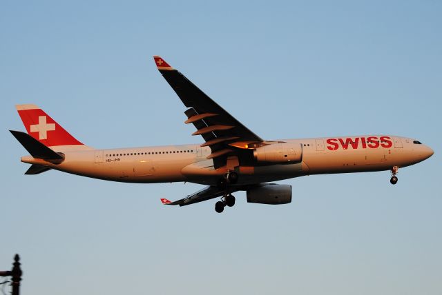 Airbus A330-300 (HB-JHN) - Swiss A330 on short final to runway 22L over Bayswater Street