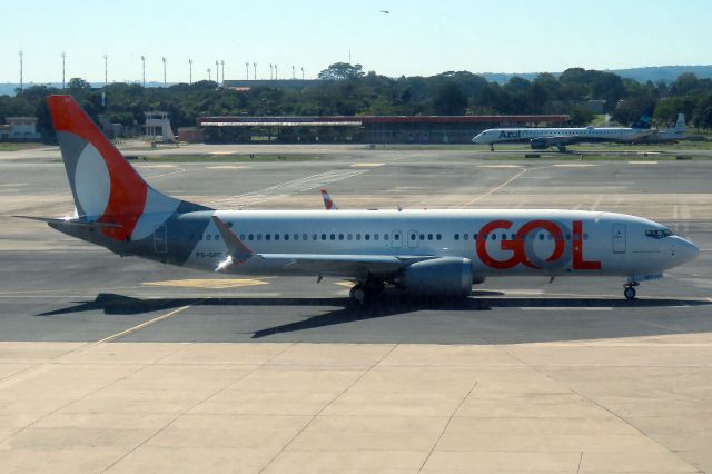 Boeing 737-700 (PS-GPC)