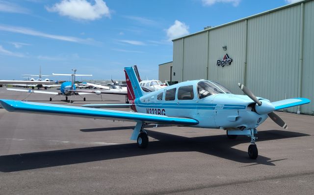 Piper Cherokee (N323BG)