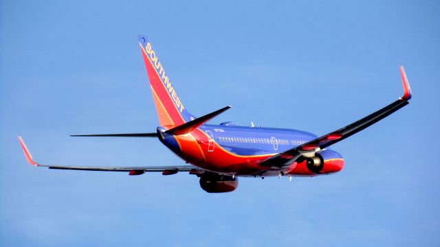 Boeing 737-700 (N7732A)