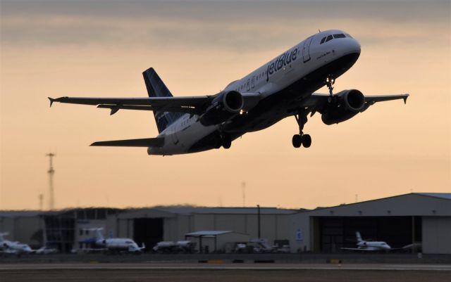 Airbus A320 (N519JB)