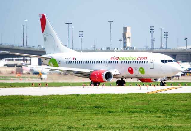 BOEING 737-300 (EI-EOZ) - 07/11/2015 VivaAerobus EI-EOZ B737-3 KDFW