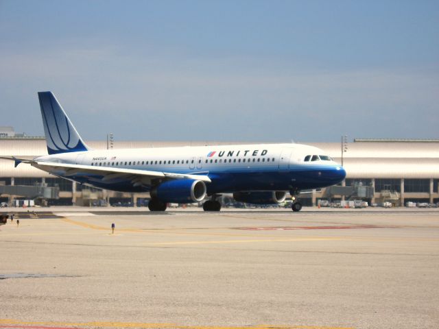 Airbus A320 (N445UA) - Turning onto RWY 19R