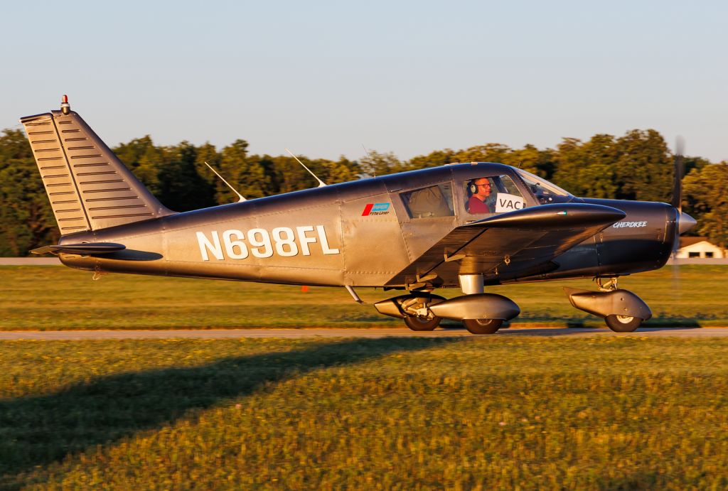 Piper Cherokee (N698FL)