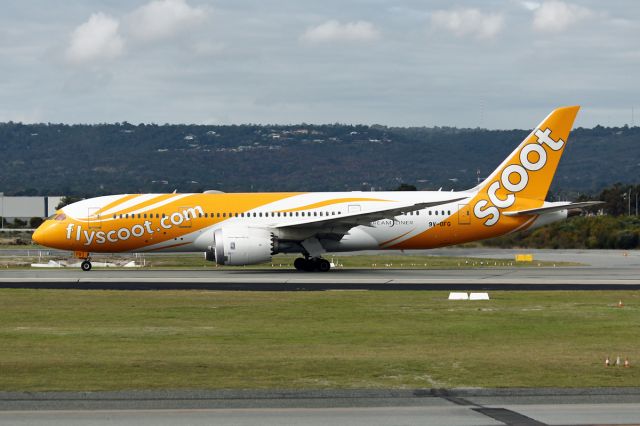 Boeing 787-8 (9V-OFG) - Boeing 787-8 Scoot 9V-OFG R03 YPPH 25/07/17