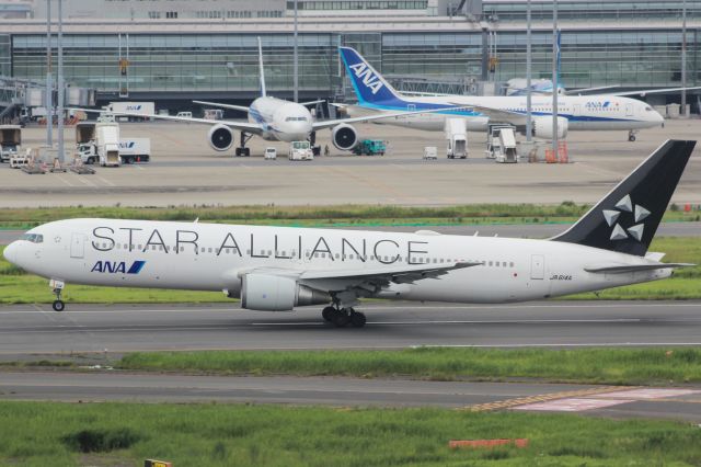 BOEING 767-300 (JA614A)