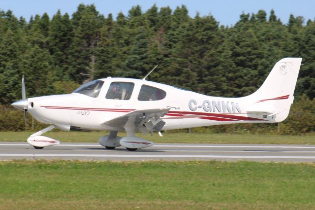 Cirrus SR-20 (C-GNKK) - Très beaux cirrus bien peinturer juste après qu’il est toucher le sol à CYGR en provenance de CYHZ