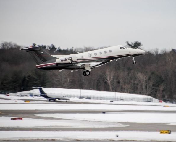 Embraer Phenom 300 (N383FX)