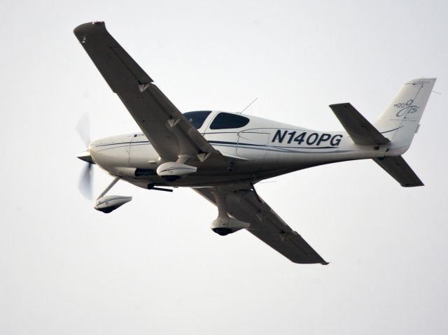 Mooney M-20 (N140PG) - Take off runway 26.