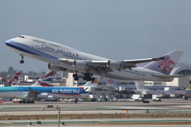 Boeing 747-400 (B-18212) - AIRBORNE
