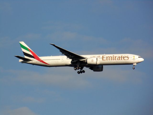 BOEING 777-300ER (A6-EBT)