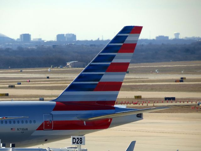 BOEING 777-300 (N718AN)