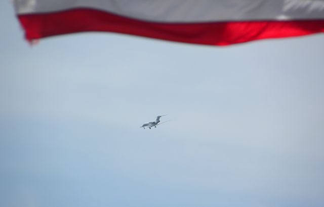 Cessna Citation X (N920QS) - N920QS turning base for 32 with the best flag in the world in part of the picture.