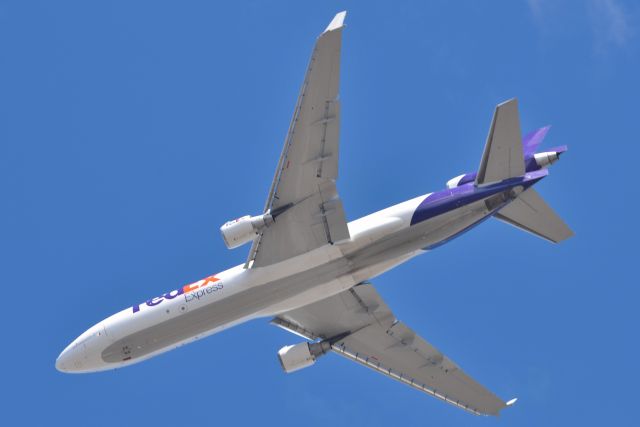 Boeing MD-11 (N631FE) - @2500 AGL Over the top of my house as seen from my backyard 03-12-22