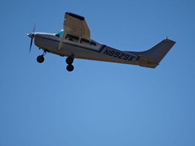 Cessna Skylane (N8929X)