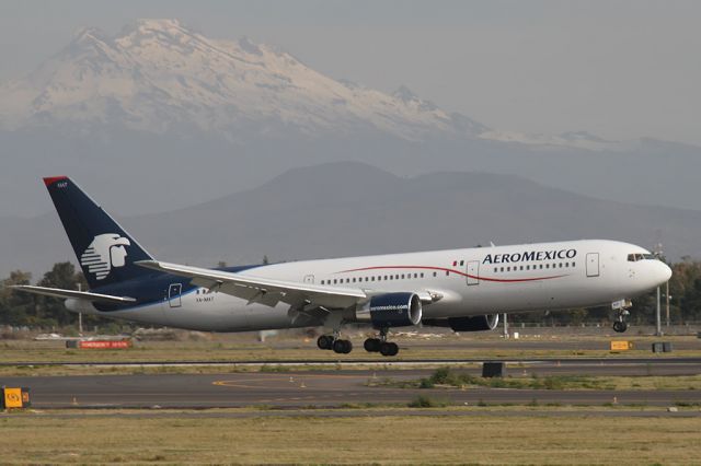 BOEING 767-300 (XA-MAT)