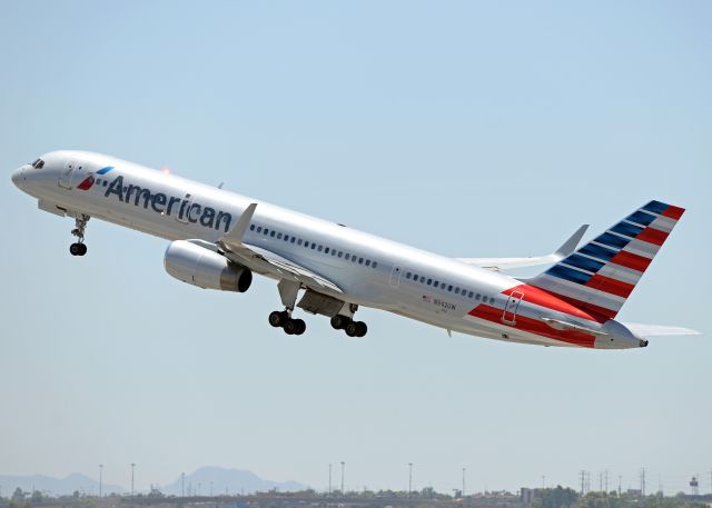 Boeing 757-200 (N942AW)