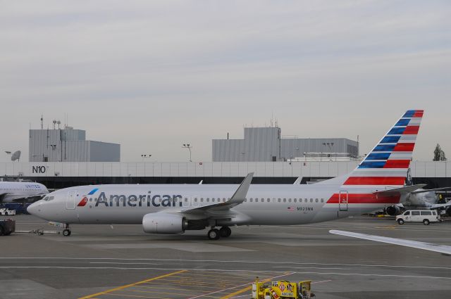 Boeing 737-800 (N923NN)