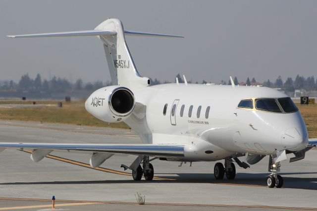 Bombardier Challenger 300 (N545XJ)