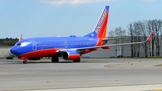 Boeing 737-700 —