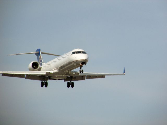 Canadair Regional Jet CRJ-700 (N707SK) - Landing on RWY 20R