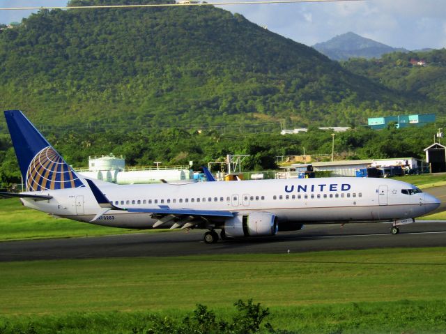 Boeing 737-800 (N73283)