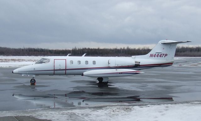 Learjet 25 (N4447P)