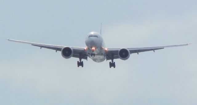 BOEING 777-300ER (F-GSQE) - Alot of crosswinds"Today at KMIA