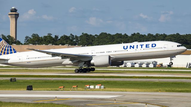 BOEING 777-300ER (N2136U) - Departing 15Lbr /7/16/17