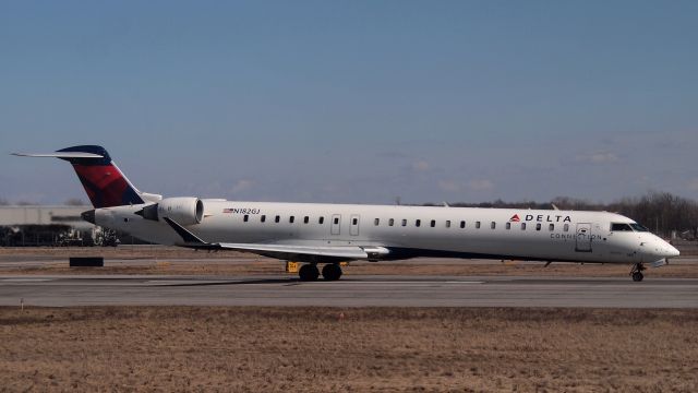 Canadair Regional Jet CRJ-900 (N182GJ)