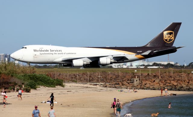 Boeing 747-400 (N573UP) - 34L Arrival Passing The Beach