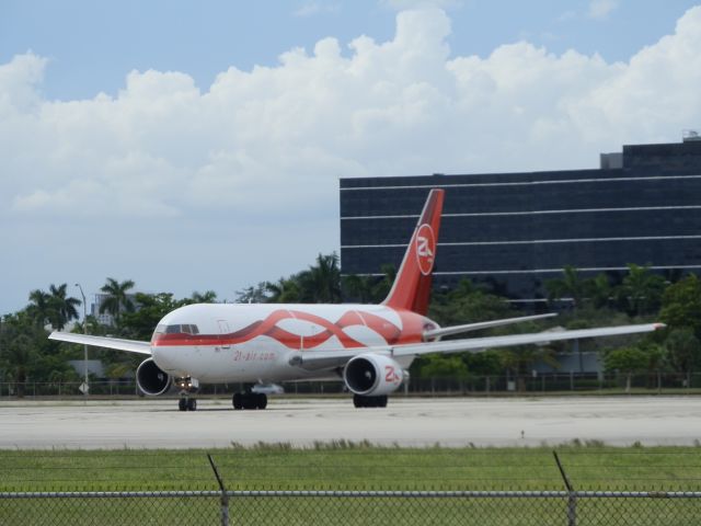 BOEING 767-200 (N999YV)