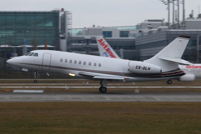 Dassault Falcon 2000 (CS-DLH)