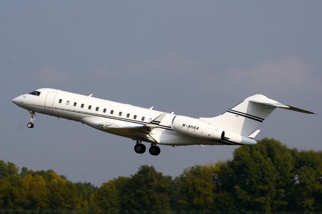 Bombardier Global Express (M-AHAA)