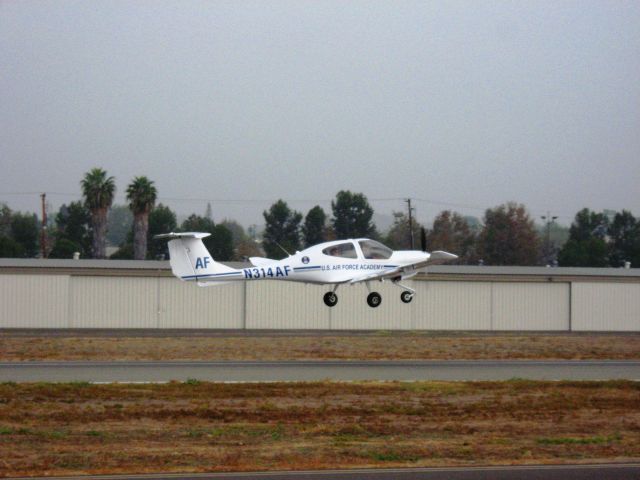 Diamond Star (N314AF) - Diamond Star DA40br /Taking off from Fullerton