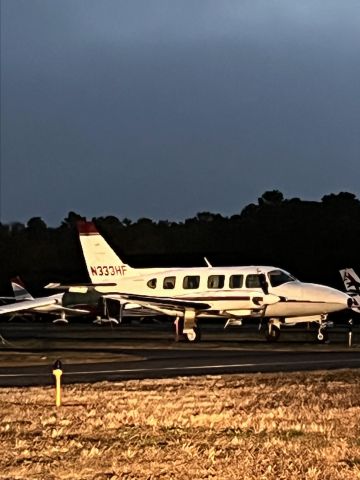 Piper Navajo (N333HF) - Was surprised to see such a large aircraft at my home airport in Lakewood NJ.br /Picture quality isn’t so good as it was late at night.