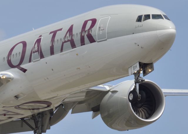 Boeing 777-200 —