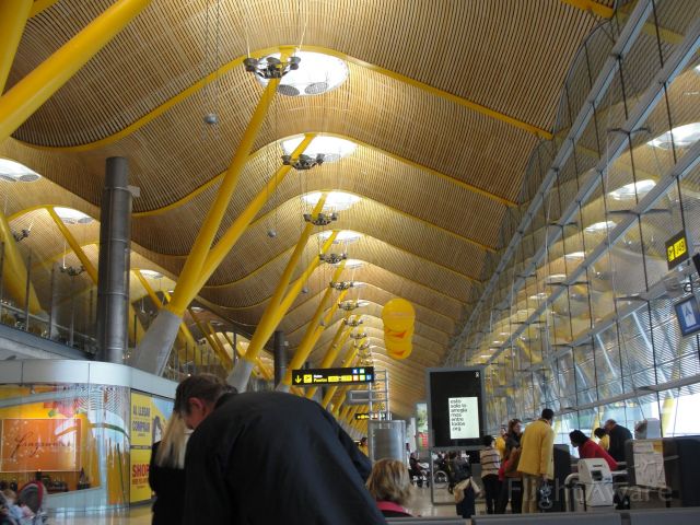 — — - Beautiful architecture of the recently renovated Madrid Barajas Intl Airport. Clean, modern, and easily navigable.