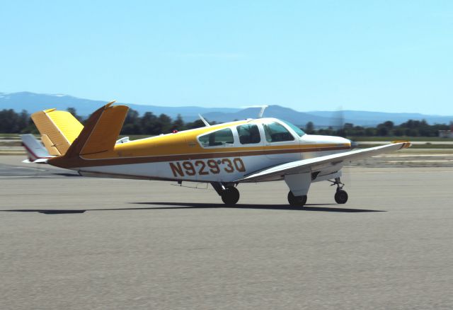 Beechcraft 35 Bonanza (N9293Q) - KRDD - Beech Bonanza on taxi to the main runway April 21st, 2017.