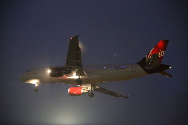 Airbus A320 (N854VA)