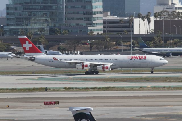 Airbus A340-300 (HB-JMJ)