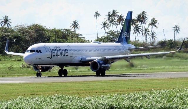 Airbus A321 (N990JL)