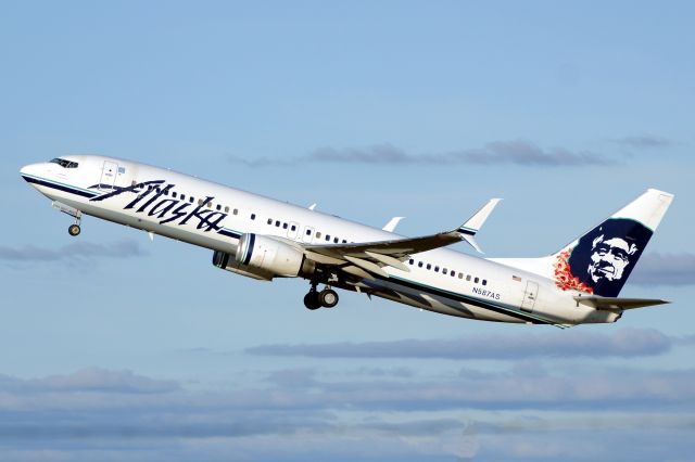 Boeing 737-800 (N587AS) - 30L departure.