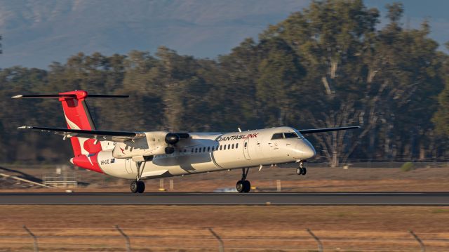 de Havilland Dash 8-400 (VH-LQL)