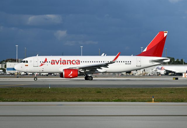 Airbus A320 (N632AV)