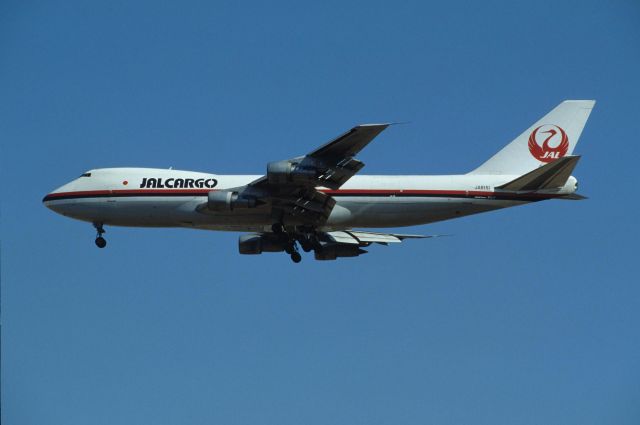 Boeing 747-200 (JA8151) - Final Approach to Narita Intl Airport Rwy34 on 1991/02/09
