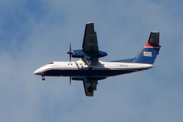 de Havilland Dash 8-200 (N807EX) - On final to runway 34