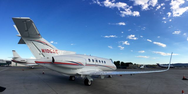 Hawker 800 (N100AG)